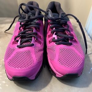 Nike ladies air max sneakers great condition